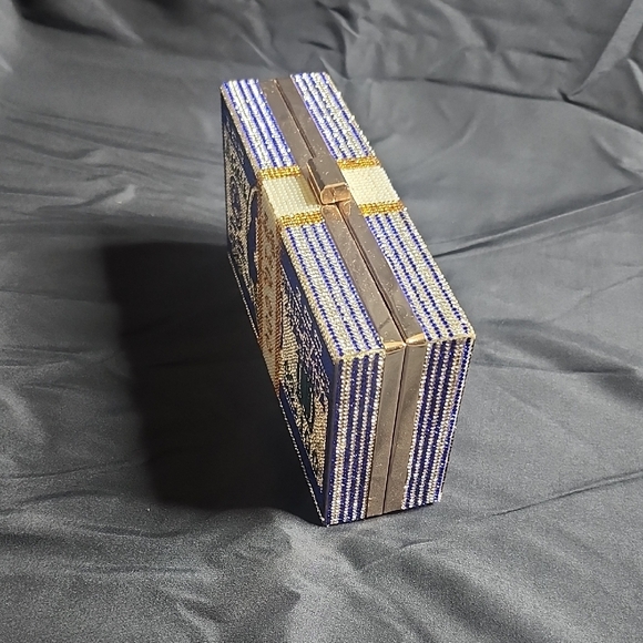 Crystal Money Stack Clutch - Picture 3 of 6